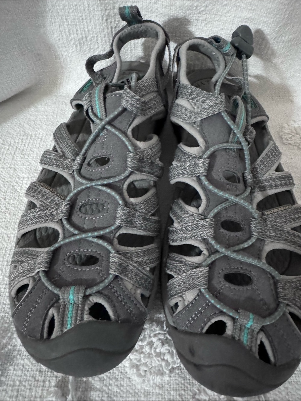 KEEN WOMENS GREY / GREEN WHISPER SANDALS WALKING WATER SHOES Size 8 ~ Worn Once